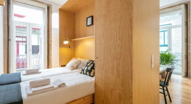 Студия с балконом и с видом на город Indulge Porto Flats