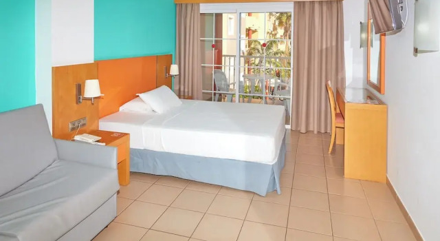 Двухместный номер Standard с балконом Hotel Chatur Costa Caleta