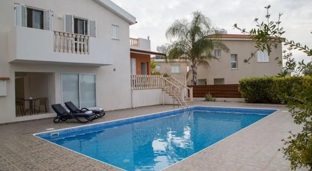 Chloraka Beach Bay Villa, Забронировать Вилла Хлоракас , рядом с Пляж Сент Джордж