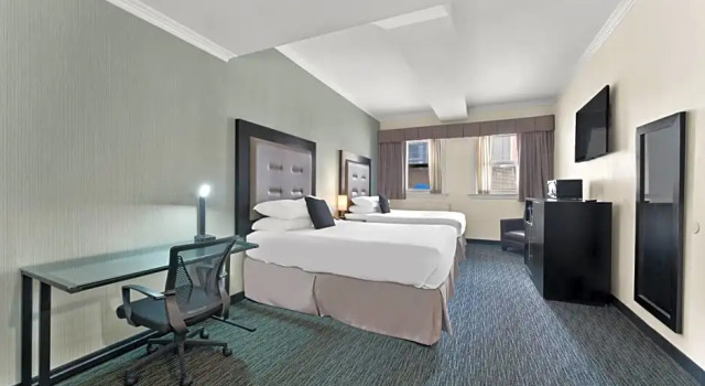 Четырёхместный номер Standard c 1 комнатой Quality Inn Philadelphia Center City
