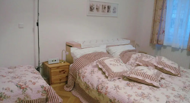 Holiday Apartment Comfortable Vacation Home, Rezerwuj Apartament Hotele w Wiedeń z parkingiem, Parking