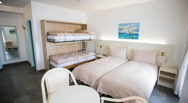Четырёхместный номер Standard Hôtel du Port