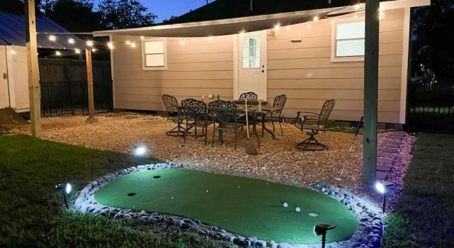 Boomtown Bungalow Minutes from IAH, Rezerwuj Hotel Hotele w Humble z parkingiem, w pobliżu Deerbrook Mall, Parking