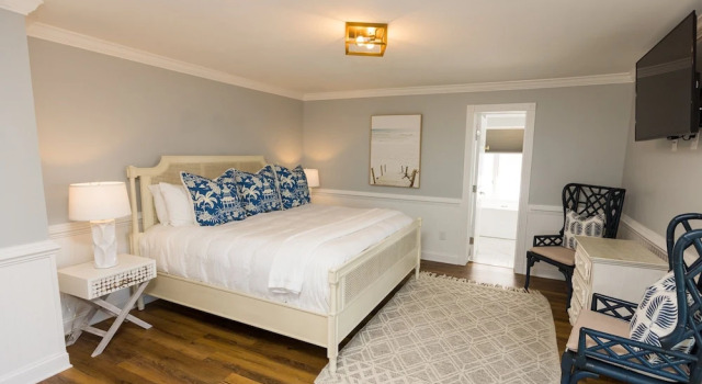 Люкс c 1 комнатой с видом на воду The Burrus House Inn Waterfront Suites