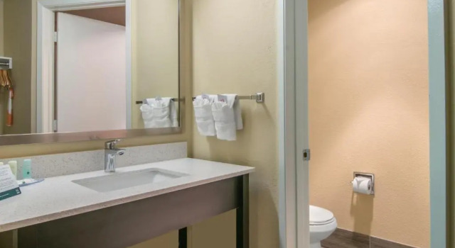 Номер Standard Quality Inn & Suites Albany Corvallis