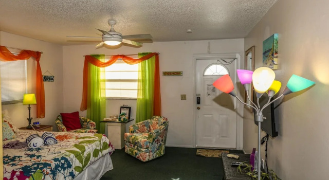 5583 Estero Villa 2 Beach Bungalow, Забронировать Вилла Отели Fort Myers Area с парковкой, Парковка
