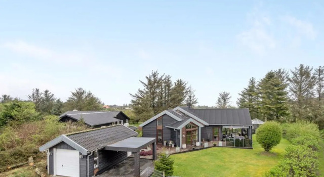 "Roxanne" - 700m from the sea in NW Jutland, Rezervovat Hotel Hjorring 