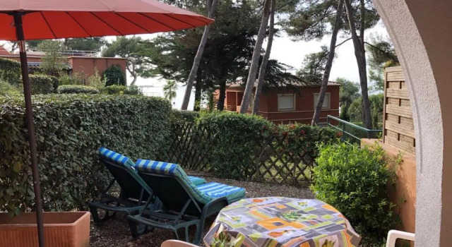 Апартаменты 50m Plage T2 Grande Terrasse Vue Mer Climatisé Piscine Chauffée, Parking clos gratuit