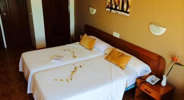 Argibay, Book Hotel  