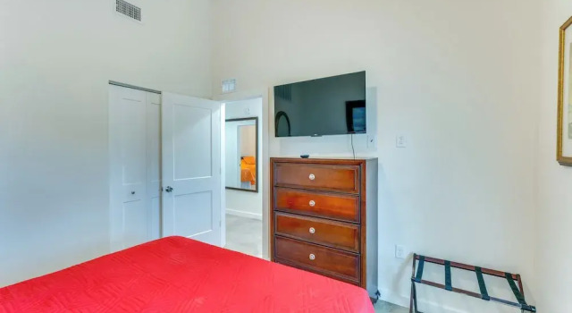 Коттедж с 3 комнатами Daytona Beach Vacation Home ~ 4 Mi to Main St Pier