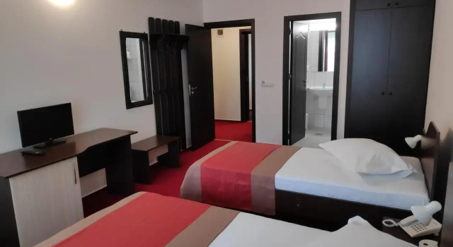 Complex Balnear Cozia -Corp Caciulata, Varaa Hotelli Hotellit Carpathians - Romania uima-altaalla, Uima-allas