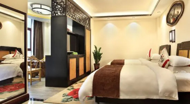 Двухместный люкс Deluxe с видом на горы Lichenghua Mansion All Suites Hotel (Guilin Liangjiang Sihu High-speed Railway Station)