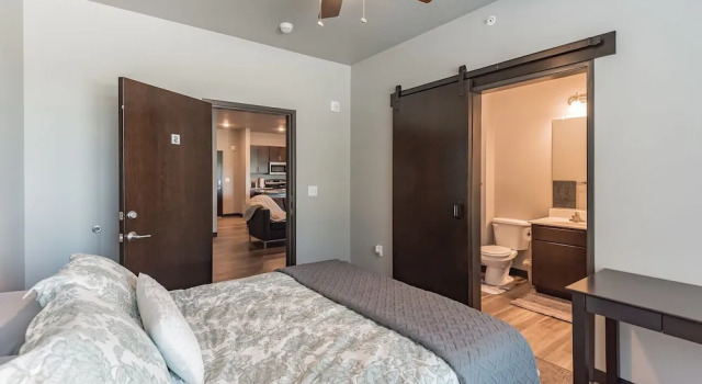 Spacious 2BR Suite W/patio Near Iowa State, Varaa Huoneisto Ames Iowa