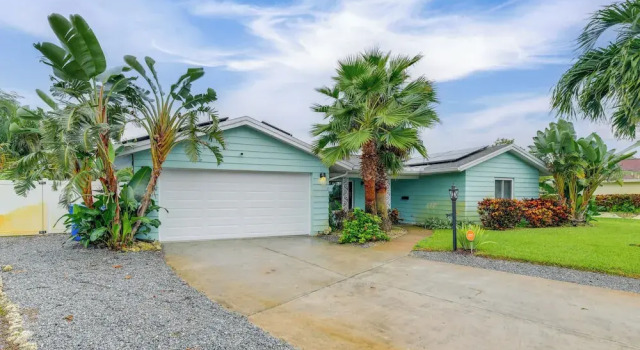 Коттедж Private Hot Tub, Pool & Yard: Modern Bradenton Gem