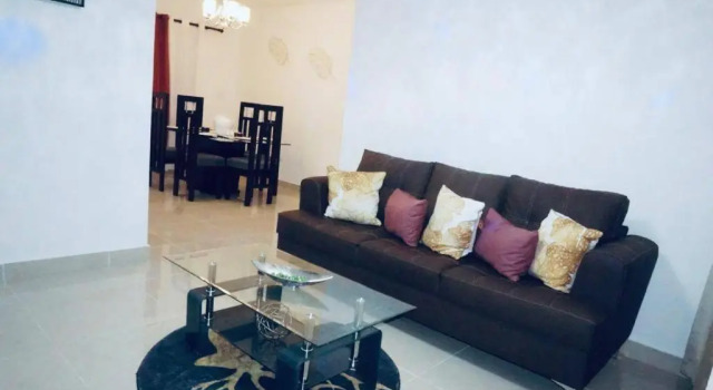 Confidence Luxurious Apartment B5- Gym Pool WIFI, Забронировать Апартаменты/квартира Сантьяго-де-лос-Кабальерос Сантьяго, рядом с Kaskada Park
