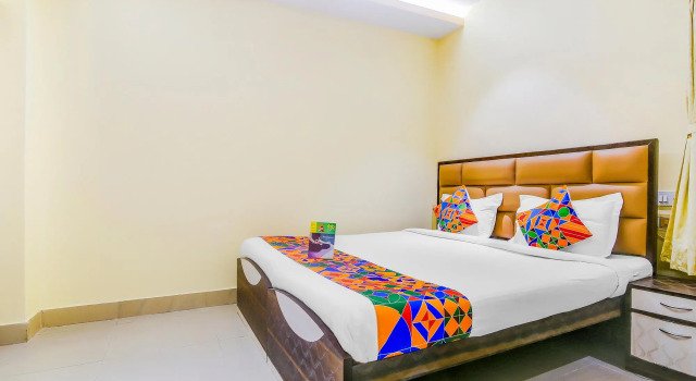 Номер Deluxe FabHotel Aayash - Nr City Center Metro Station