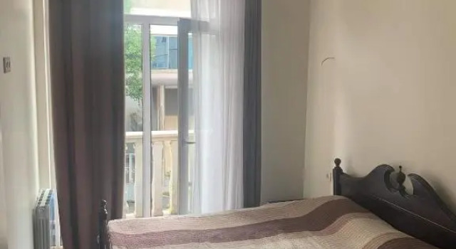 House G13, Забронировать Отель Отели Батуми с парковкой, рядом с Собор Рождества Пресвятой Богородицы, Парковка