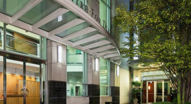 Delta Hotels by Marriott Vancouver Downtown Suites, Забронировать Отель Бизнес-отели Ванкувера, рядом с Yaletown Roundhouse Skytrain Station, 4* 5*