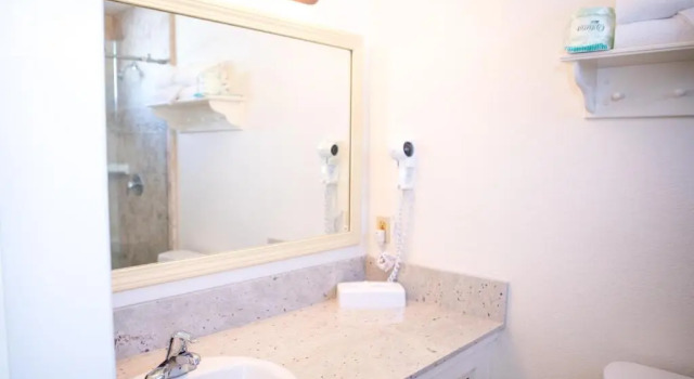 Четырёхместный номер Standard Sea Otter Inn