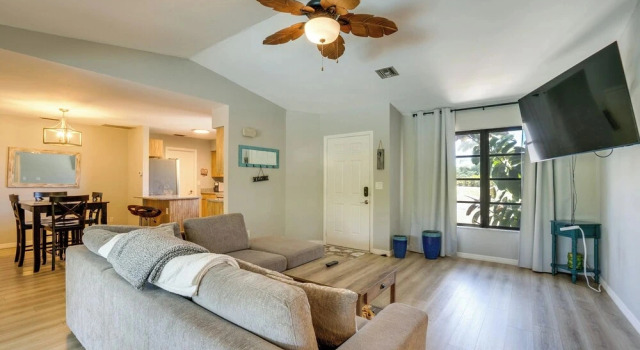 Tee Times & Beach Vibes! Rotonda West Home w/ Pool, Book Feriehus Villaer i Florida, Villa