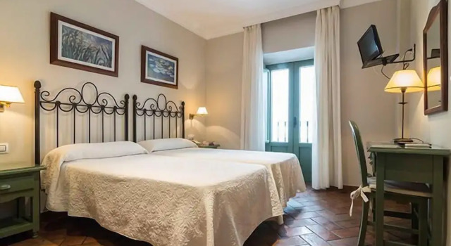 Трёхместный номер Hotel Plaza Grande