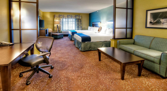 Четырёхместный люкс Holiday Inn Express & Suites Pittsburgh SW/Southpointe by IHG