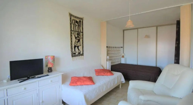 Appartement Ruoms, 1 pièce, 2 personnes - FR-1-382-151