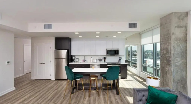 3BR Glass Suite With Gym & Pool By ENVITAE, Buchen Sie Hotel Fells Point Baltimore