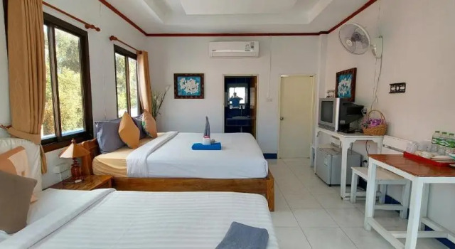 Трёхместный номер Economy с балконом Kohkaew Village 1 @ Koh Samet