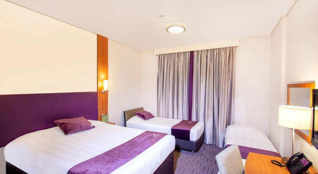 Семейный номер Отель Premier Inn Abu Dhabi Airport  Hotel