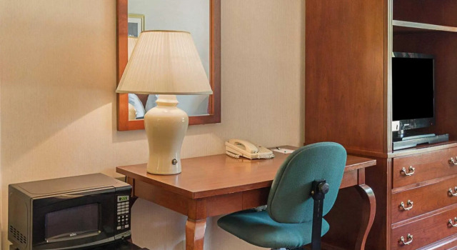 Четырёхместный номер Standard Quality Inn Ennis