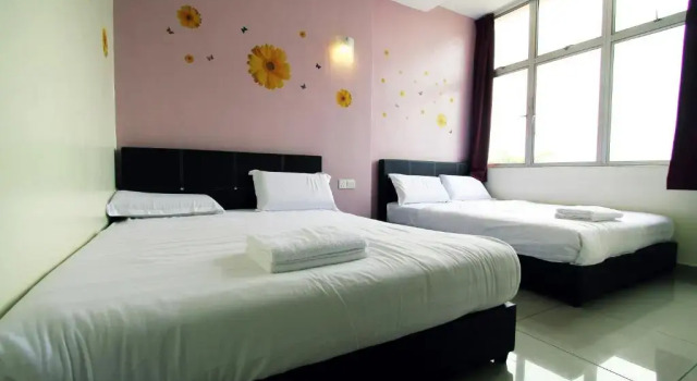 Четырёхместный номер Deluxe Max Inn Hotel