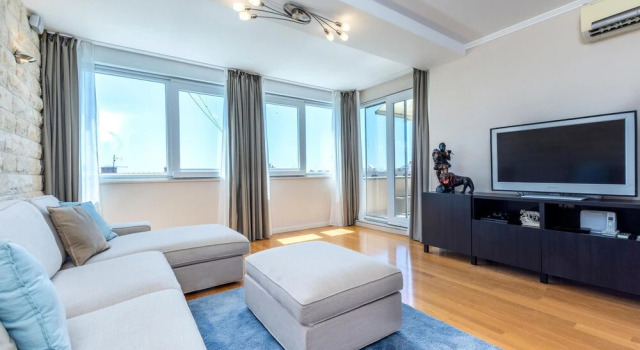 Amazing Apartment in Split With Wifi and 3 Bedrooms, Prenota Appartamento Splitska 