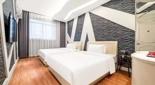 Двухместный люкс Deluxe Ruijia LiLan Ruibai-Yun Hotel (Deqing West Railway Station)