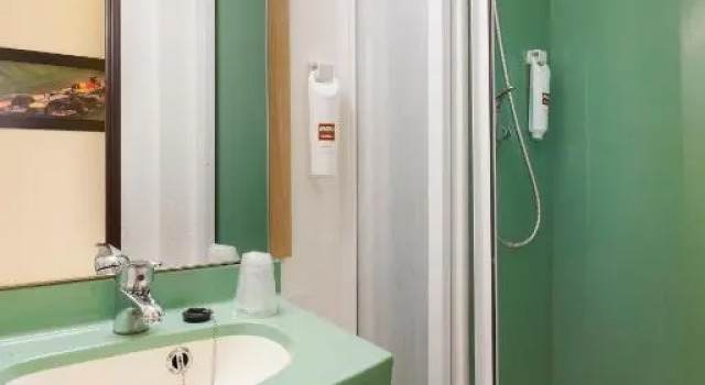 Номер Standard Enzo Hotels Chalons en Champagne
