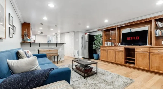 Entire 1-br Apt in Noma Eckington, Забронировать Отель Northeast Вашингтон, рядом с Asa Philip Randolph Memorial