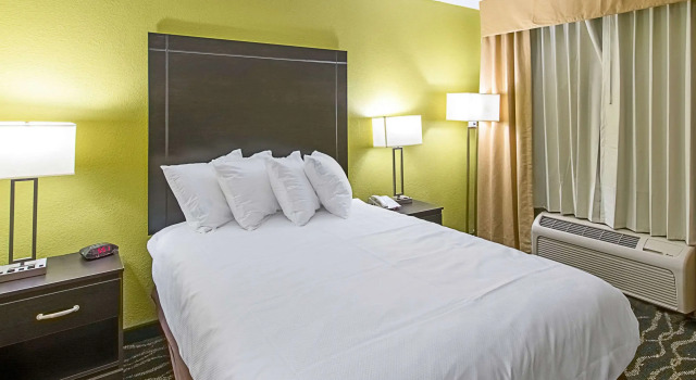 Номер Standard Clarion Inn Columbia Airport