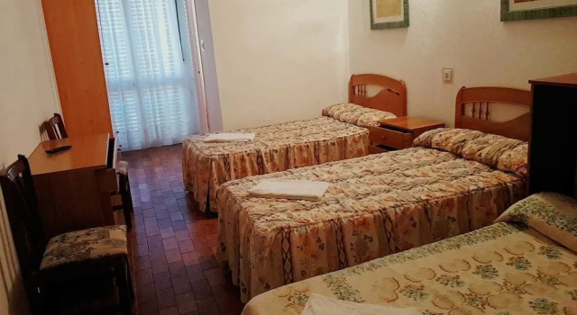 Hostal Pineda, Rezerwuj Hotel Noja 