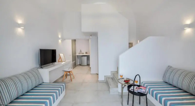Полулюкс Deluxe с балконом и с видом на море Seven Suites