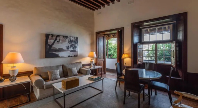 Люкс с балконом Isla Baja Suites