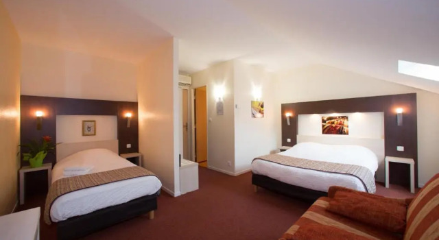 Четырёхместный номер Standard Logis JumHotel