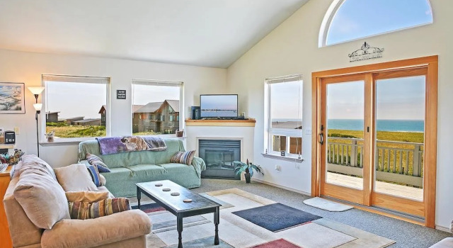 Spacious 3BR Beachfront Home in Westport, Забронировать Дом для отпуска Уэстпорт штат Вашингтон, рядом с Маяк Грейс-Харбор