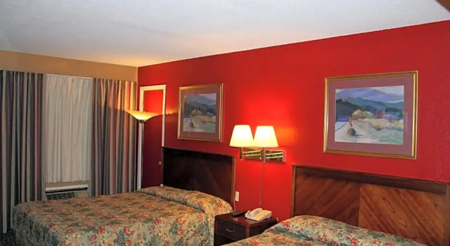 Четырёхместный номер Standard Valustay Inn Shakopee