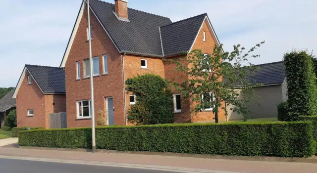 Beautiful Holiday Home in Alken With a Garden, Prenota Casa vacanze Hotel a Flanders con parcheggio, Parcheggio