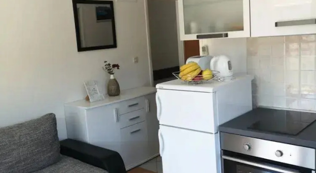 Апартаменты c 1 комнатой с балконом и с видом на море Apartments Lorena Mljet