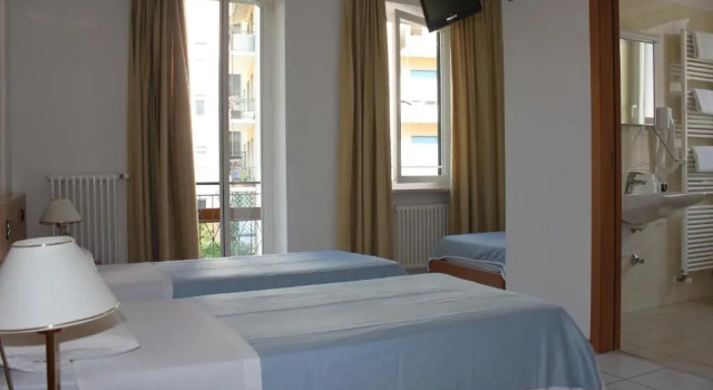 Трёхместный номер Standard Albergo Hofer