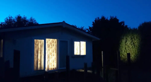 Farm stay chalet-The Paddock, Забронировать Шале Лохарн Carmarthenshire