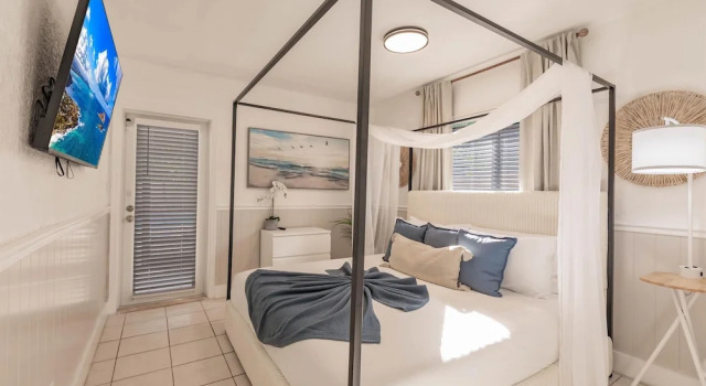 Fox Lagoon Pool Spa Villa 6BD Luxury Stay, Забронировать Курортный отель Курортные отели Форт-Лодердейл, Курортный отель