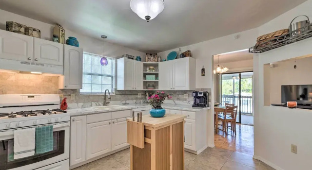 Serene Hudson Home on Canal w/ Direct Gulf Access, 预订 酒店 哈得孙 佛罗里达州