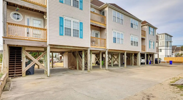 Walk to Ocean: Carolina Beach Condo w/ 2 Balconies, Забронировать Апартаменты/квартира Апартаменты Каролина-бич, рядом с Пляж Каролина, Апартаменты/квартира